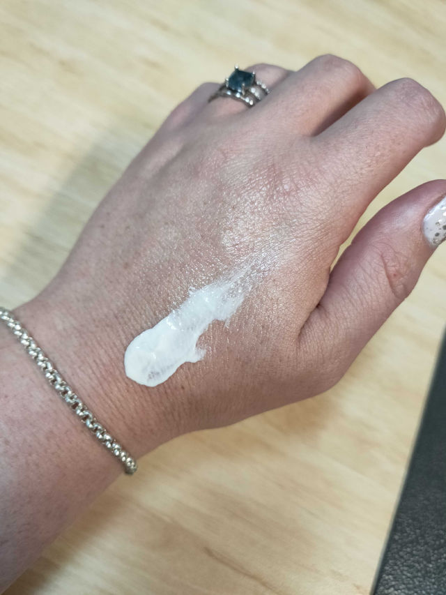 11 Pearls Sunscreen Lotion SPF50+ Reviews & Ingredients