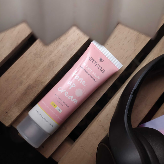 Emina Bright Stuff Tone Up Cream Reviews & Ingredients
