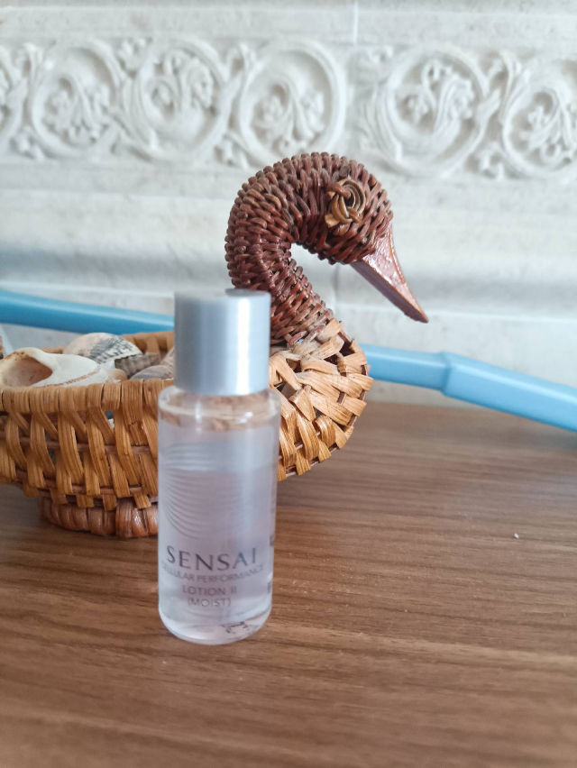 Sensai Cellular Performance Lotion II (Moist) Reviews & Ingr
