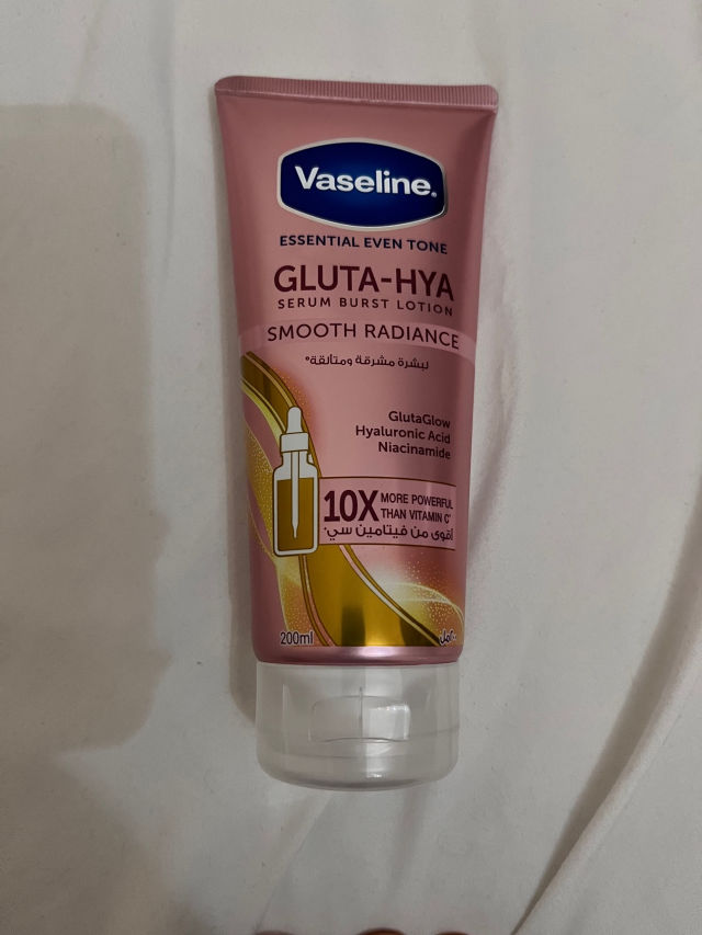 Vaseline® Gluta-Hya Smooth Radiance Serum Burst Lotion