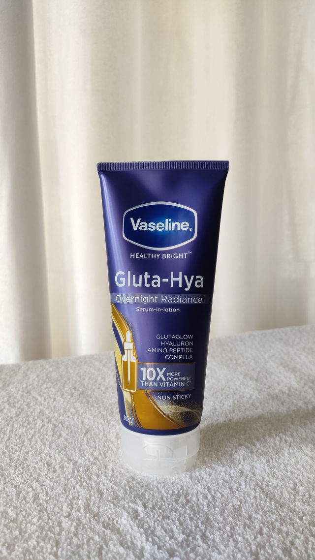 Vaseline GLUTA-HYA OVERNIGHT RADIANCE 2本 2 x 300 ml Vaseline Healthy Bright Gluta-Hya Serum Burst